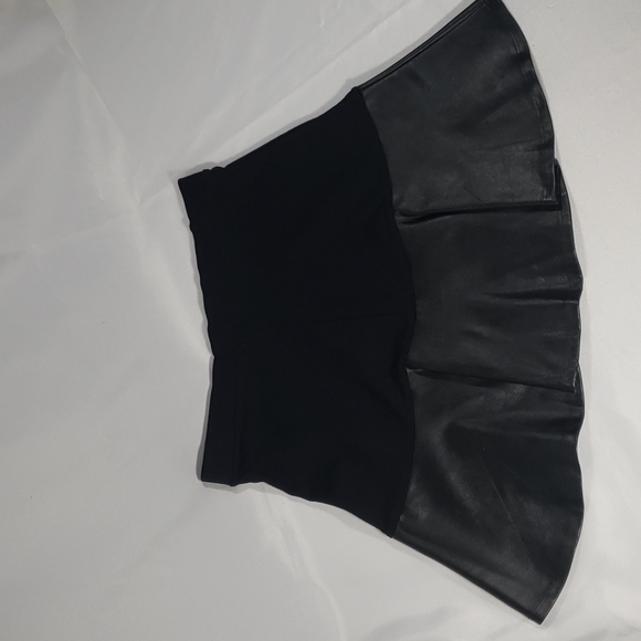 Black faux leather mini skirt - Picture 3 of 6